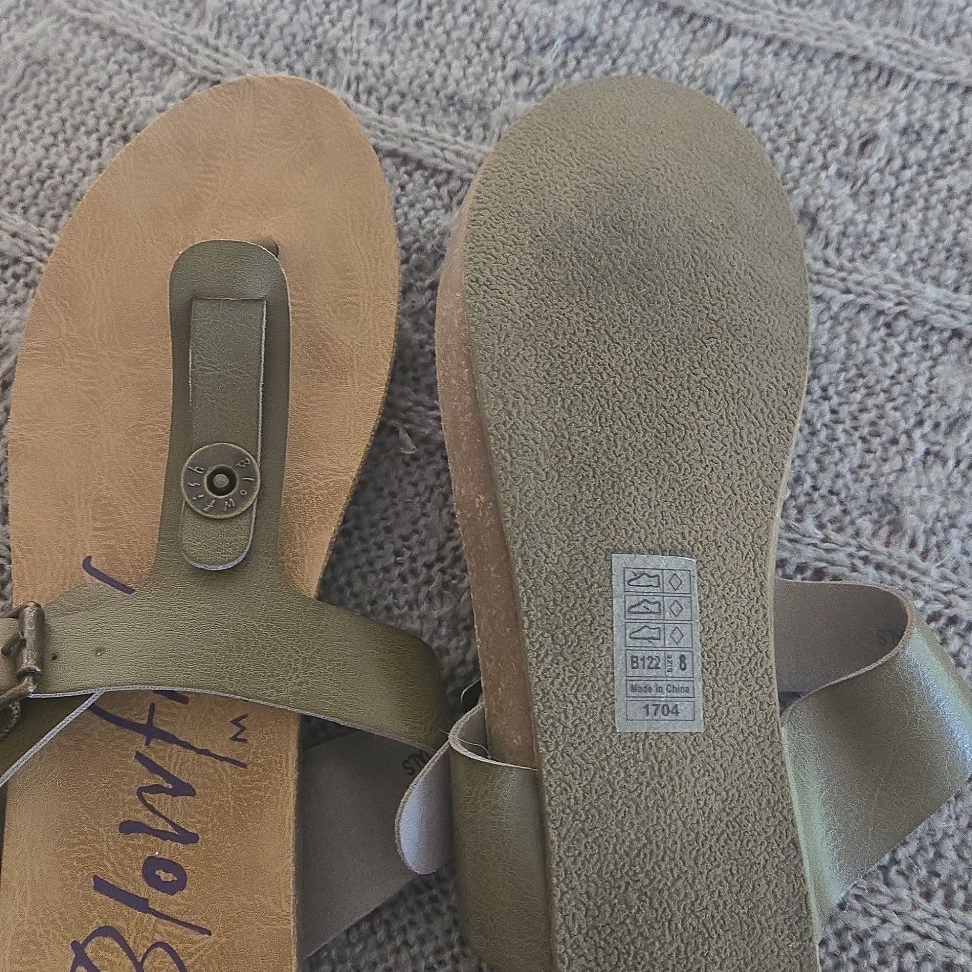 BLOWFISH - Women's Malibu - Thong Flip Flops BuckleSandals - Size 8 - green - Like new 6