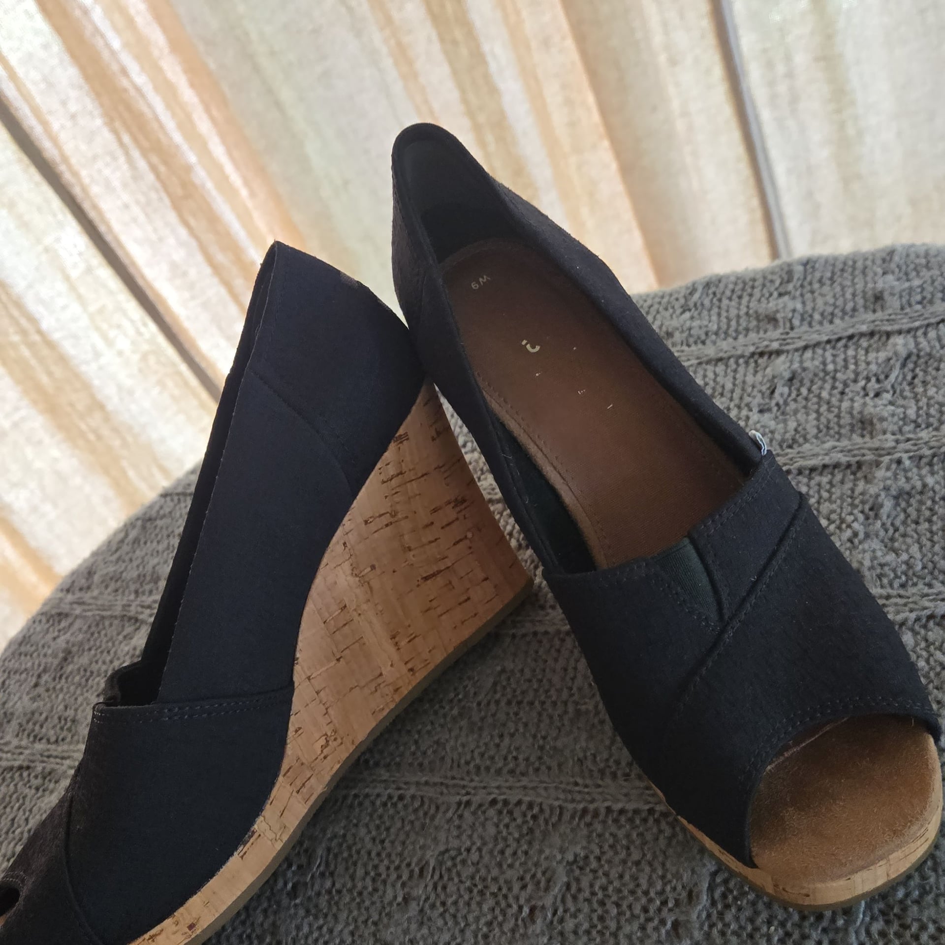 TOMS - Women's Cork Wedge Heels Shoes - Size 9 - Black  10