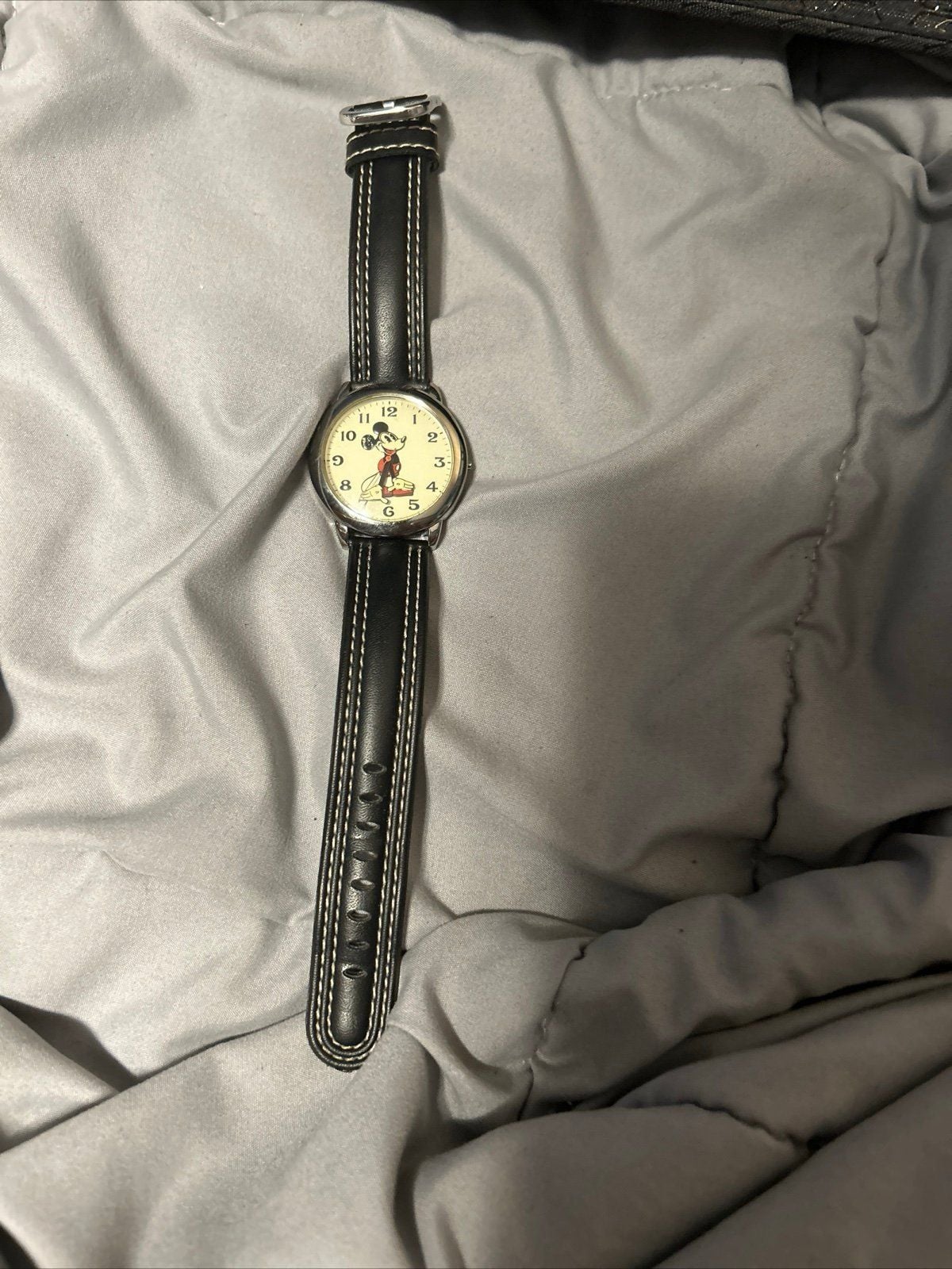 Men’s Mickey Mouse Watch 3