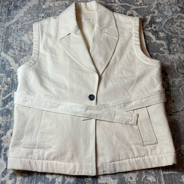 Women's Pomandere Cream Sleeveless Jacket
