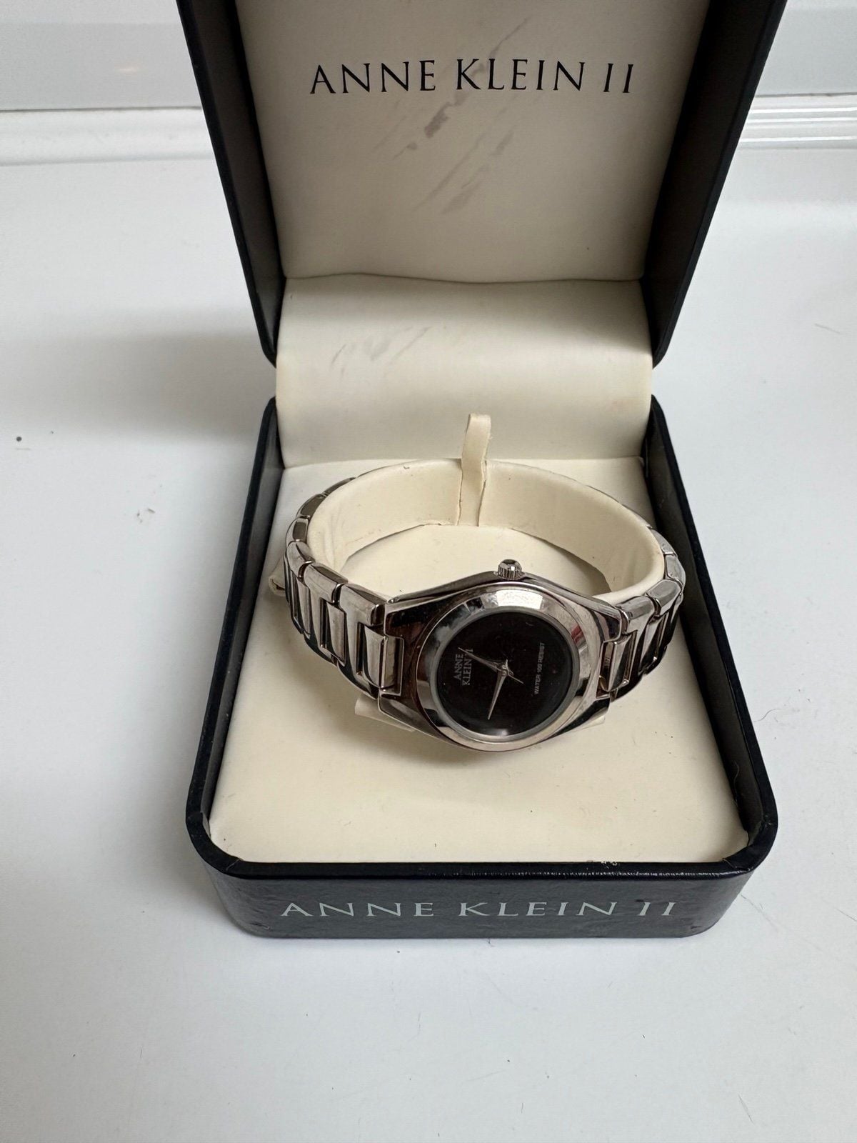Vintage Anne Klein II Women’s Quartz Wristwatch with original presentation box. 1