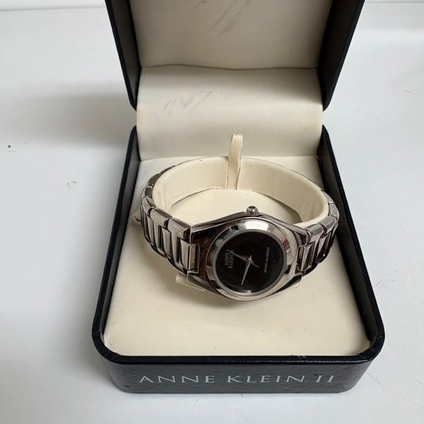Vintage Anne Klein II Women’s Quartz Wristwatch with original presentation box.