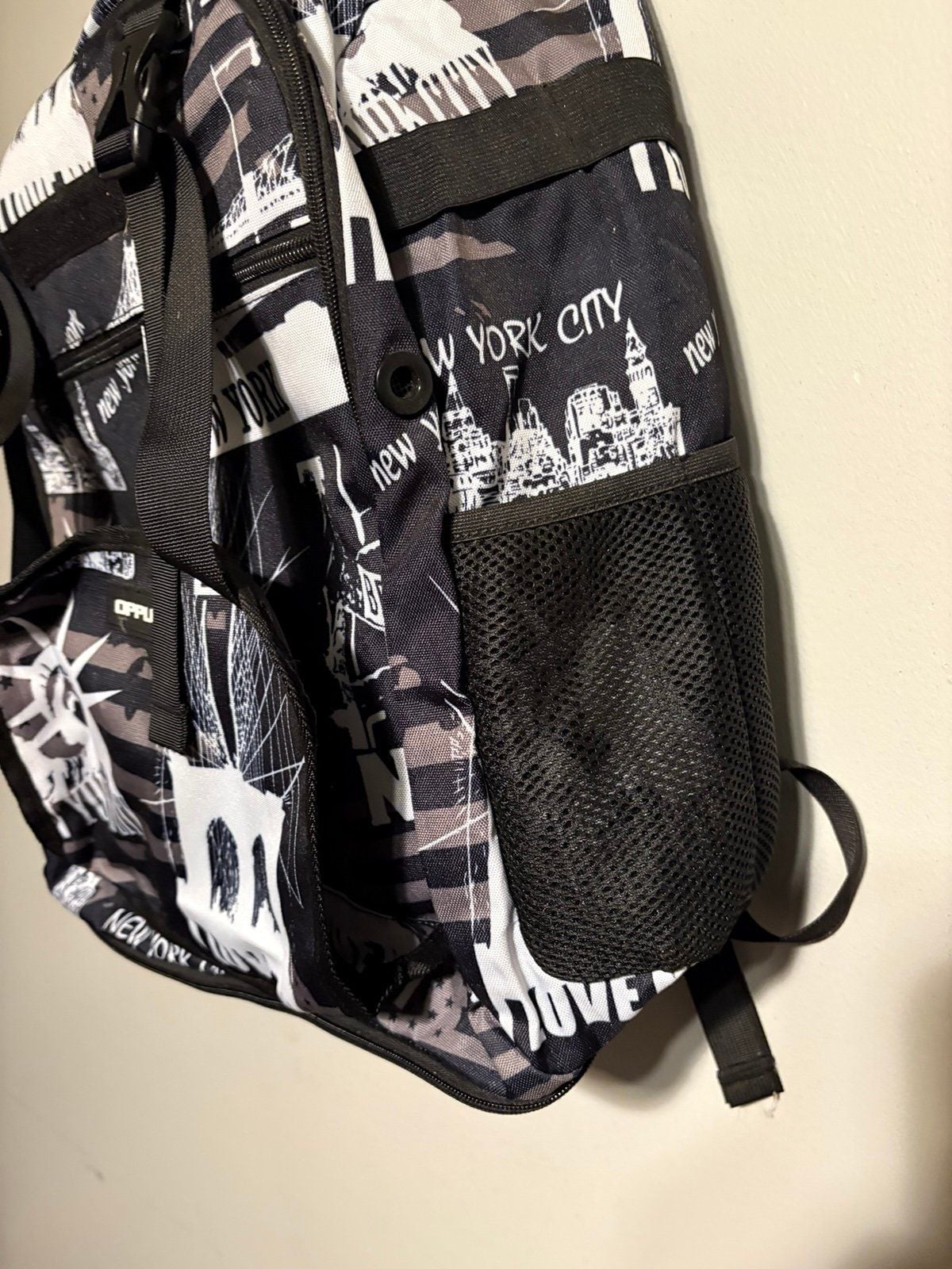 New York-themed Oppu backpack 5