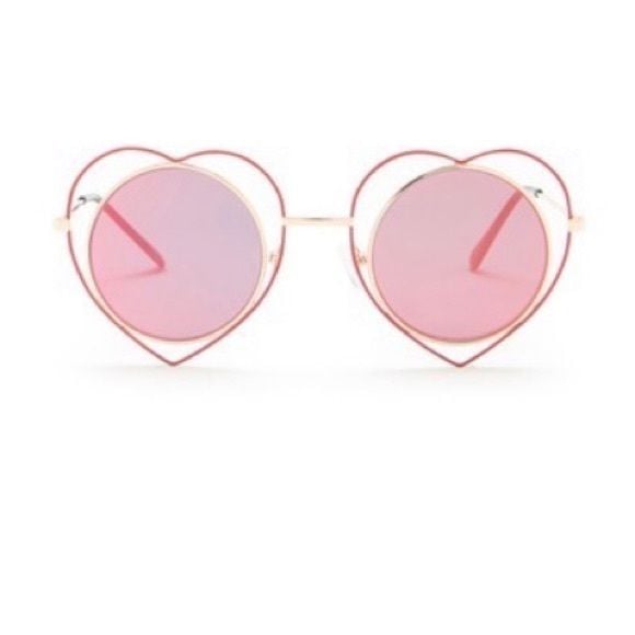 Betsey Johnson Round Heart Frame Sunglasses NWT 2