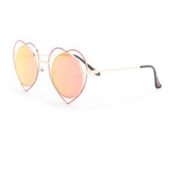 Betsey Johnson Round Heart Frame Sunglasses NWT 4