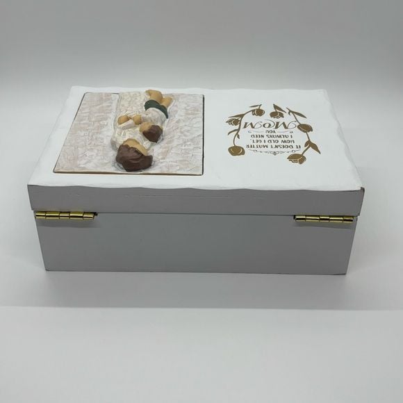 Decorative Wooden White Keepsake Box with Gold Clasp for “Mom” NWOT 4