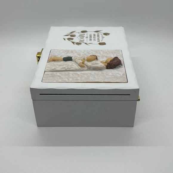 Decorative Wooden White Keepsake Box with Gold Clasp for “Mom” NWOT 3