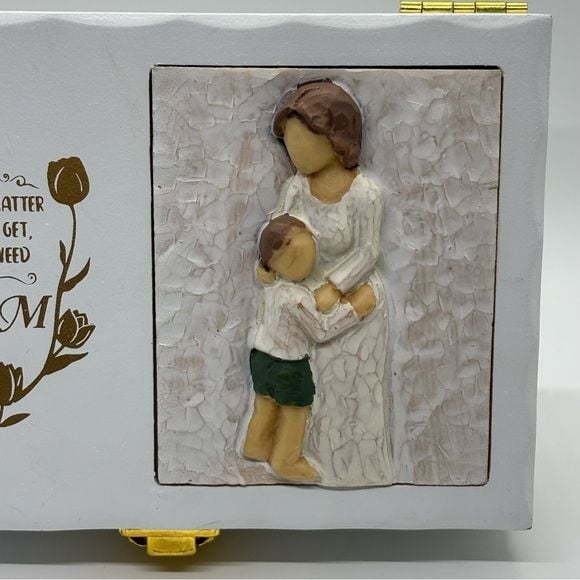Decorative Wooden White Keepsake Box with Gold Clasp for “Mom” NWOT 8