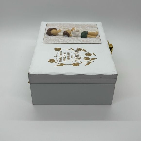 Decorative Wooden White Keepsake Box with Gold Clasp for “Mom” NWOT 5