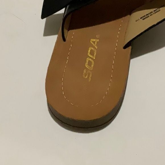 Soda Black Women's Sandal/flip flop size 9 6