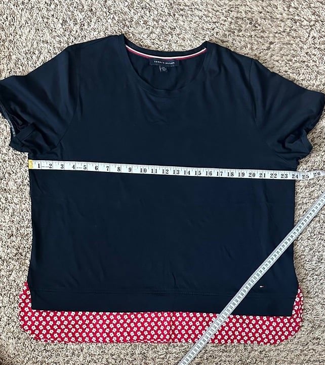 T-shirt XL Tommy Hilfiger shortsleeved navy blue women's top with a red floral 6