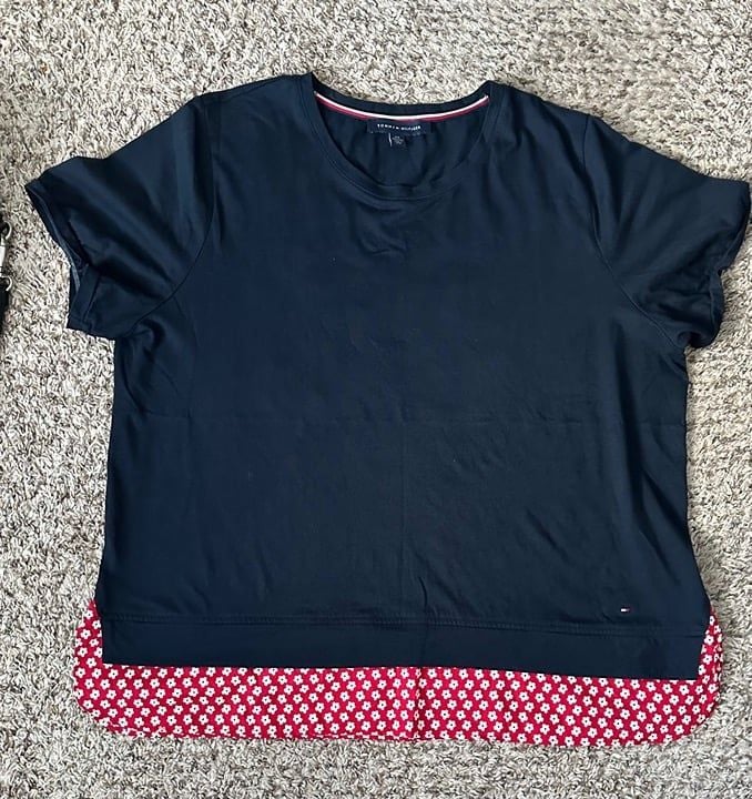T-shirt XL Tommy Hilfiger shortsleeved navy blue women's top with a red floral 2