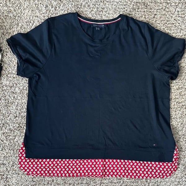T-shirt XL Tommy Hilfiger shortsleeved navy blue women's top with a red floral