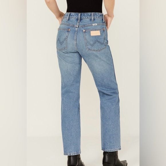 Wrangler Light Blue Straight Leg Women's Jeans 3