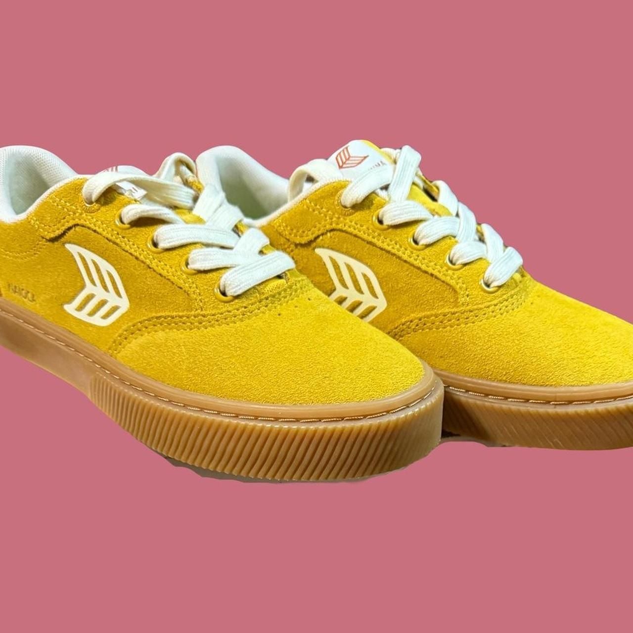 Cariuma Naioca Yellow Suede Skater Sneakers, Women's 7.5 / Men's 6 5