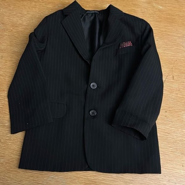 VanHuesen boys black 6 regular pin stripped
