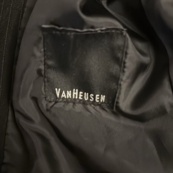 VanHuesen boys black 6 regular pin stripped 7