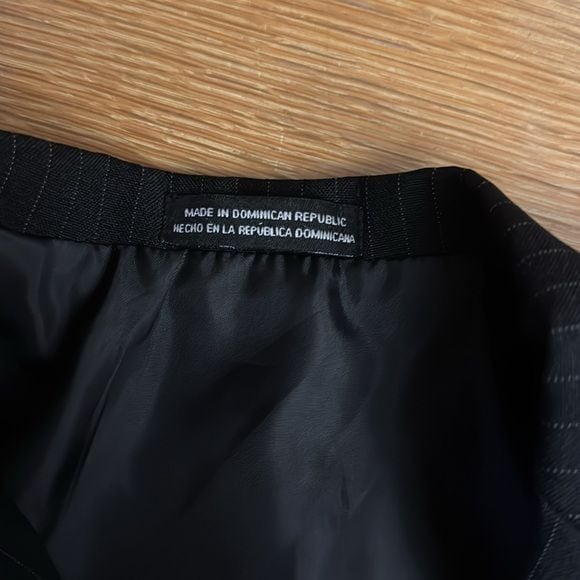 VanHuesen boys black 6 regular pin stripped 6