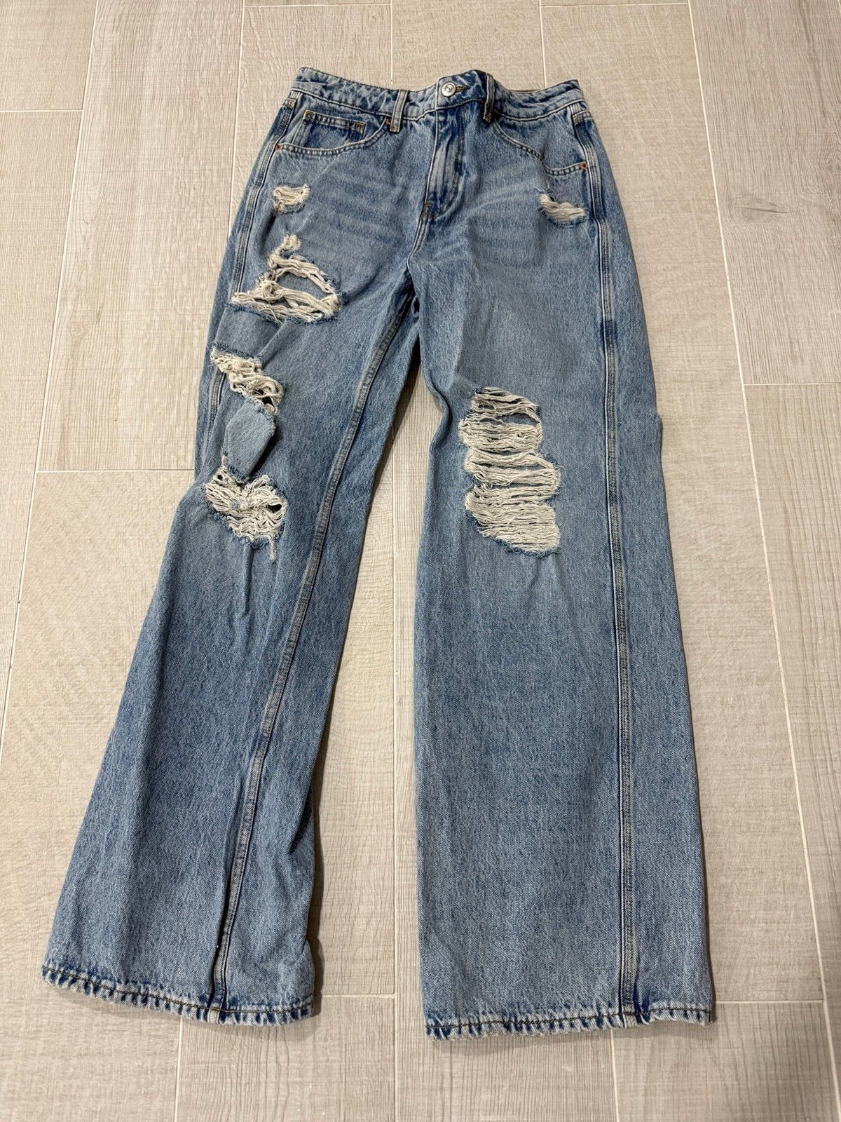 BDG "Puddle" Light Blue Ripped Jeans - Size 28 2