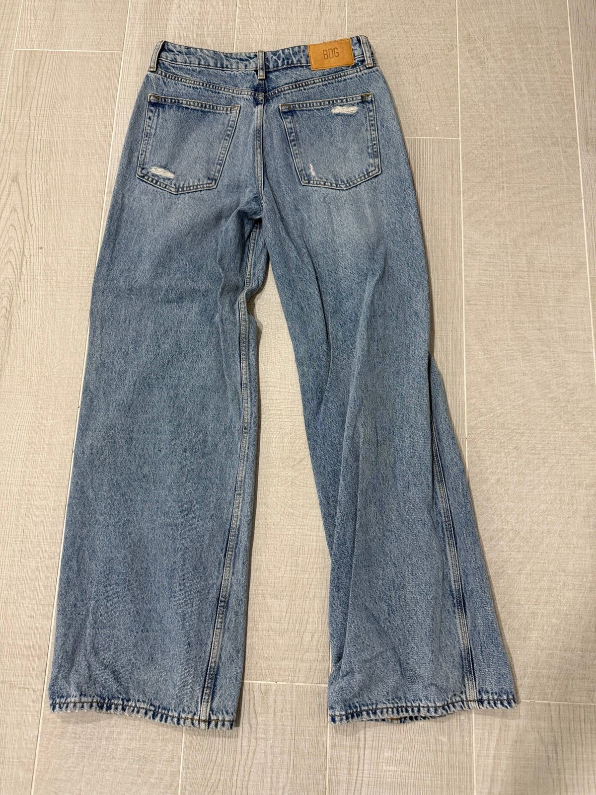 BDG "Puddle" Light Blue Ripped Jeans - Size 28 3