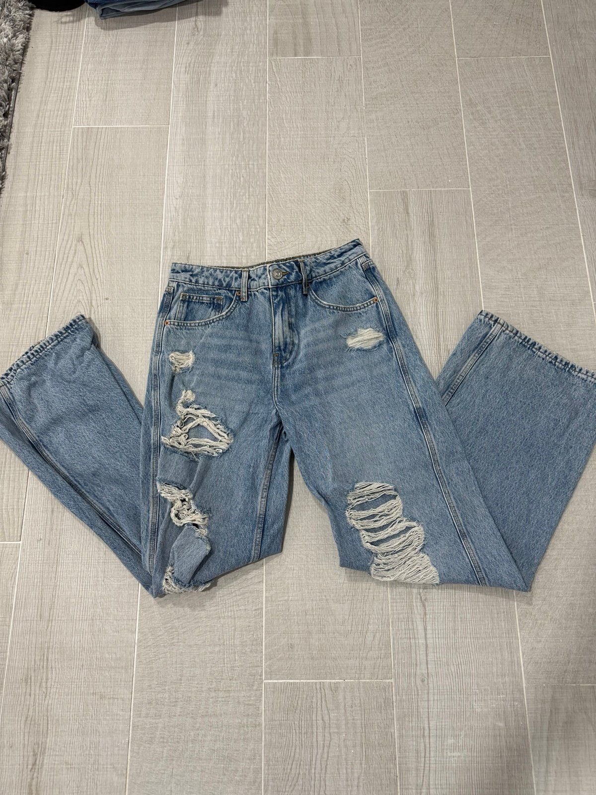 BDG "Puddle" Light Blue Ripped Jeans - Size 28 5