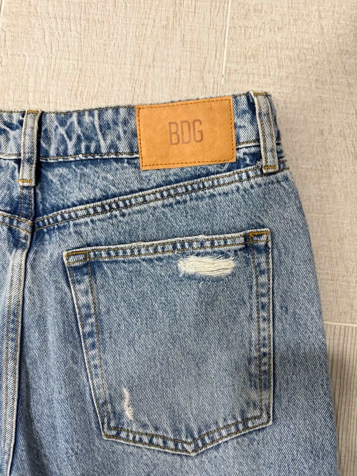 BDG "Puddle" Light Blue Ripped Jeans - Size 28 4