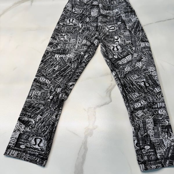 Lululemon Wunder Train High-Rise Tight Black White Logo Leggings Crop 21”