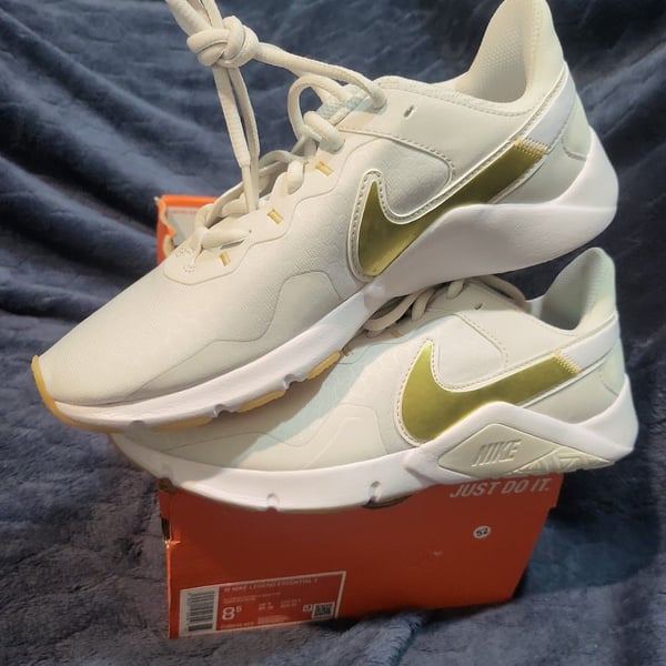 Nike Ledgend Essential 2