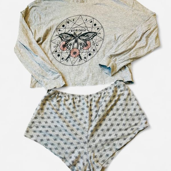 Weekend Soul Moon Child Butterfly Pajama Set - Gray Long Sleeve & Shorts