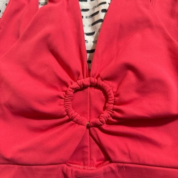 *Gymshark Hot Pink V-Front Sports Bra 4