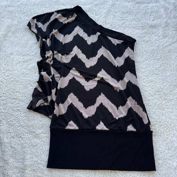 *Body Central Black and Beige Chevron One-Shoulder Dress