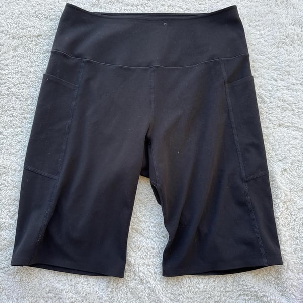 Uniqlo Black High-Waisted Biker Shorts with Pockets, Size L — EUC
