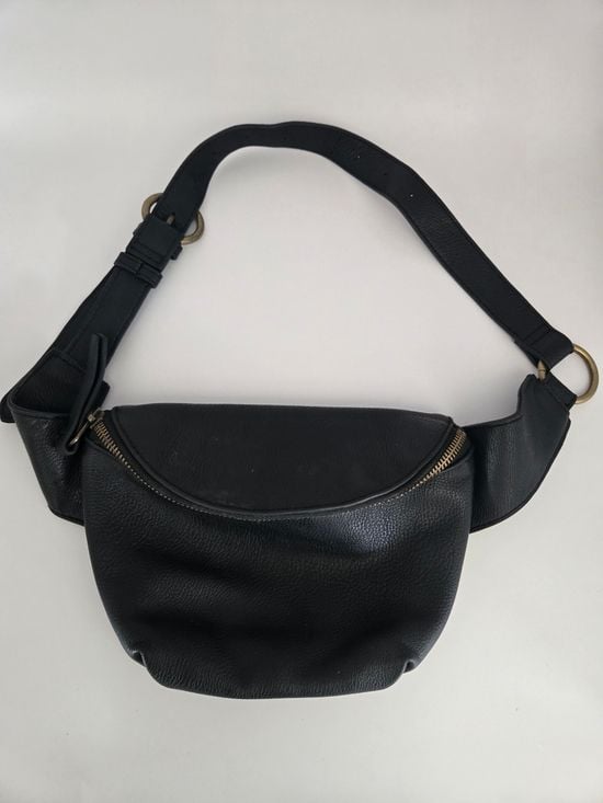 Universal Threads Black Leather Belt Bag - Sleek Hands-Free Crossbody 2