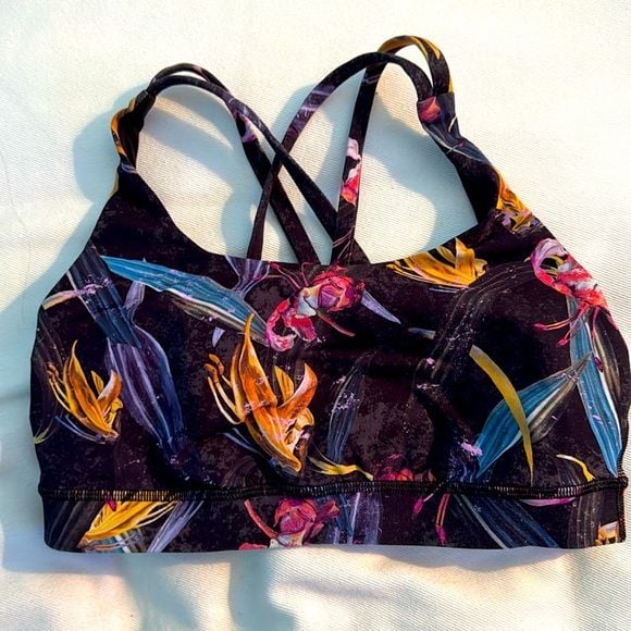Lululemon Energy Bra size 6 pre-loved 🥰 good condition 2