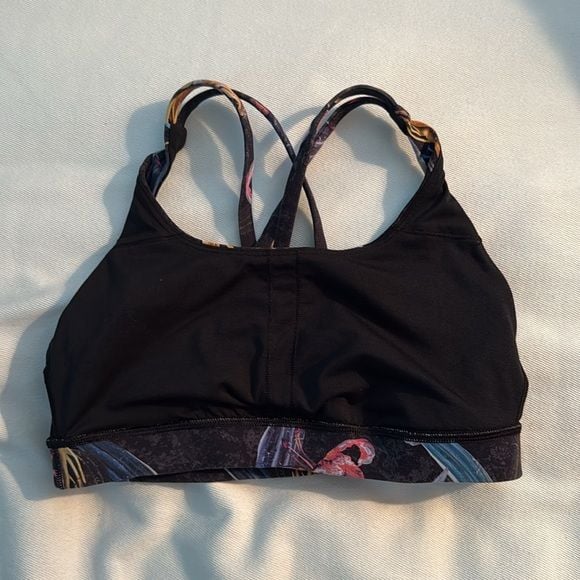 Lululemon Energy Bra size 6 pre-loved 🥰 good condition 7