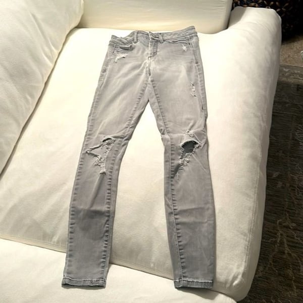 Bebe Gray Distressed Heartbreaker Skinny Jeans Womens 25 Inseam 27 pre-loved 🏖️