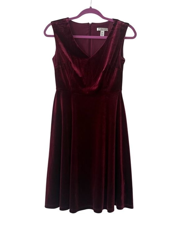 London Style Collection Burgundy Velvet V-Neck Fit & Flare Dress Size 2P 2