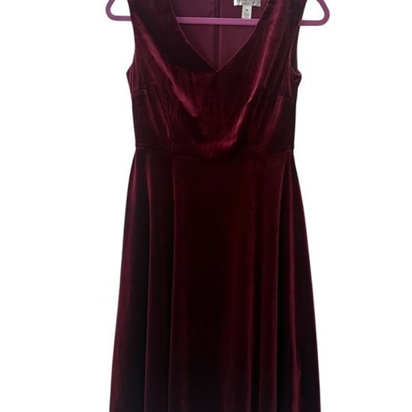 London Style Collection Burgundy Velvet V-Neck Fit & Flare Dress Size 2P