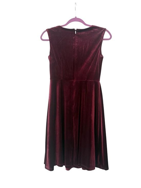 London Style Collection Burgundy Velvet V-Neck Fit & Flare Dress Size 2P 3