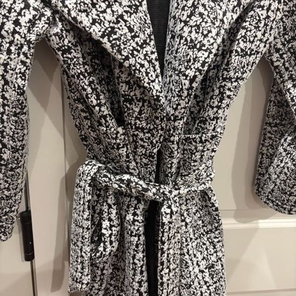 Love 83 Black and White Patterned Knit Top
