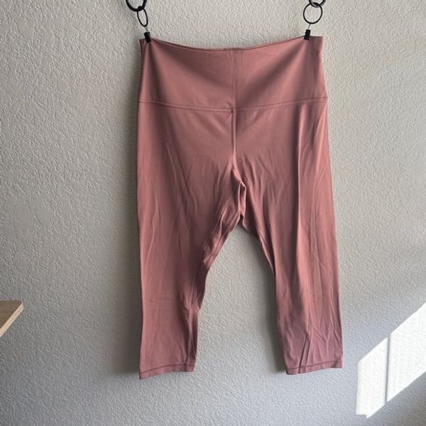 lululemon mauve pink cropped leggings
