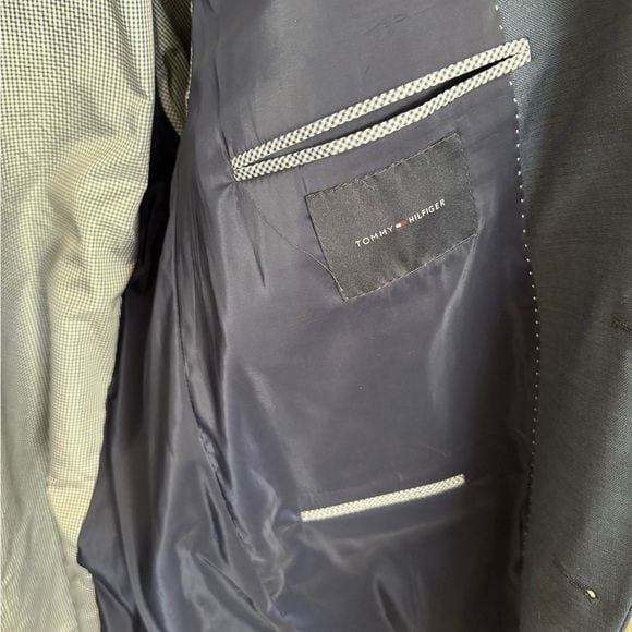 Tommy Hilfiger Modern Fit Wool Blend Men's Navy Blazer 8