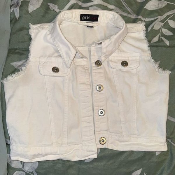 sleeveless white denim sleeveless jacket