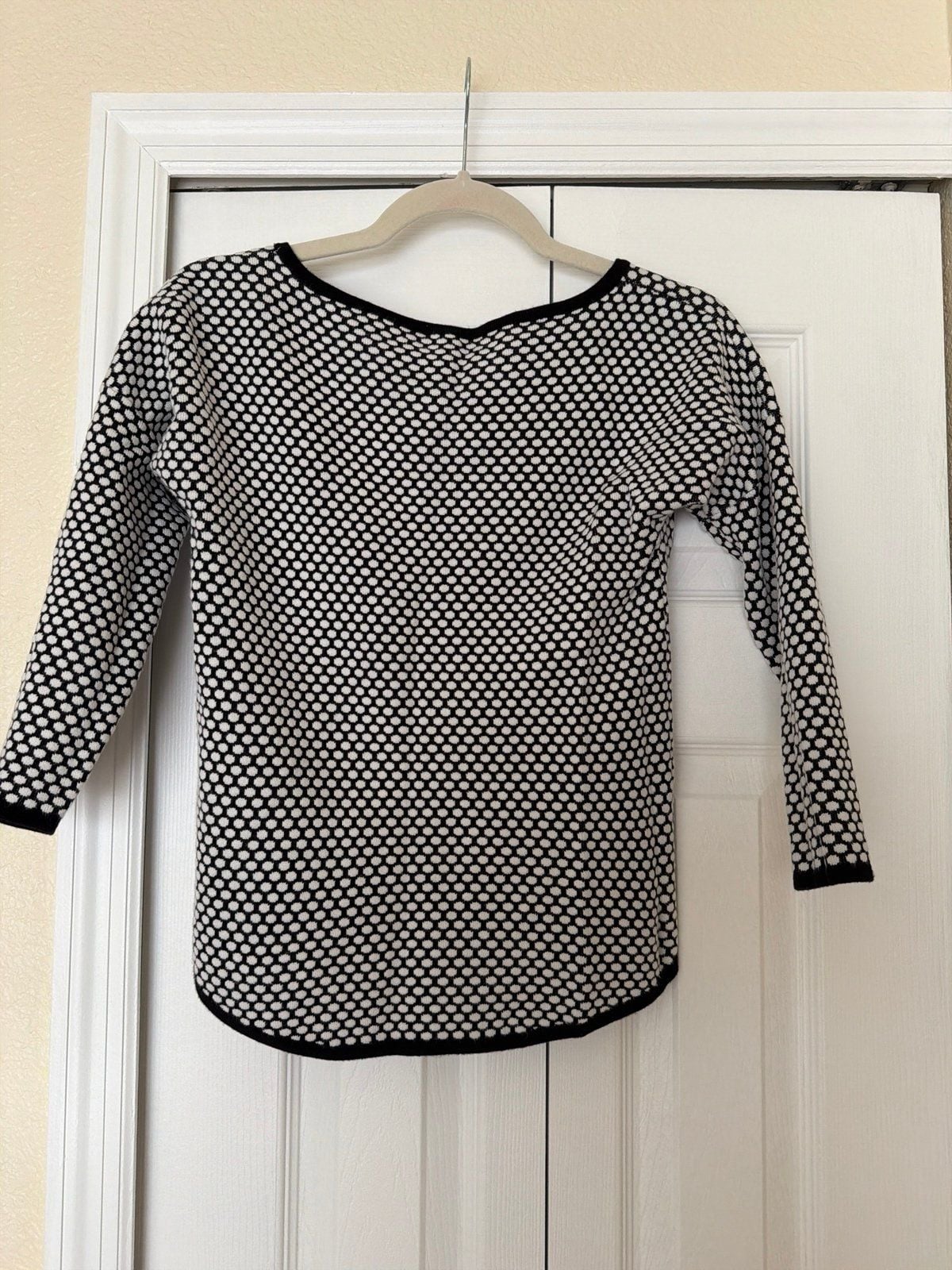 Express black and white nice top 3
