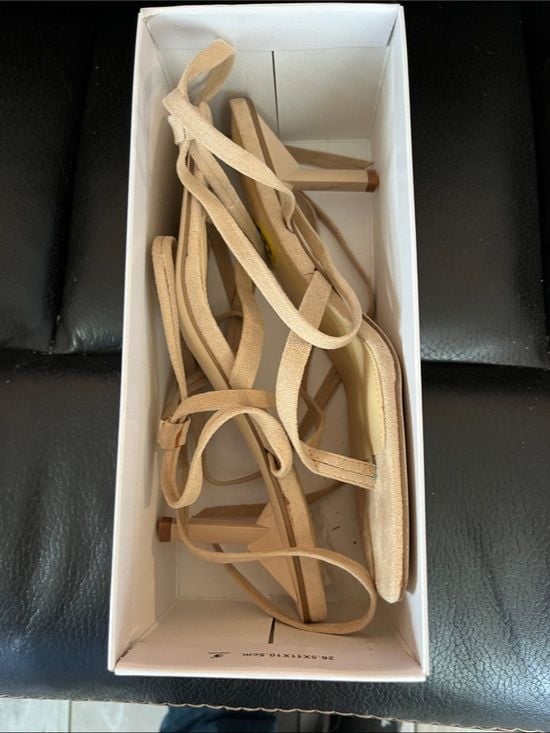 GUESS Neutral Beige Lace-Up Squareop-Toe Heeled Sandals 8