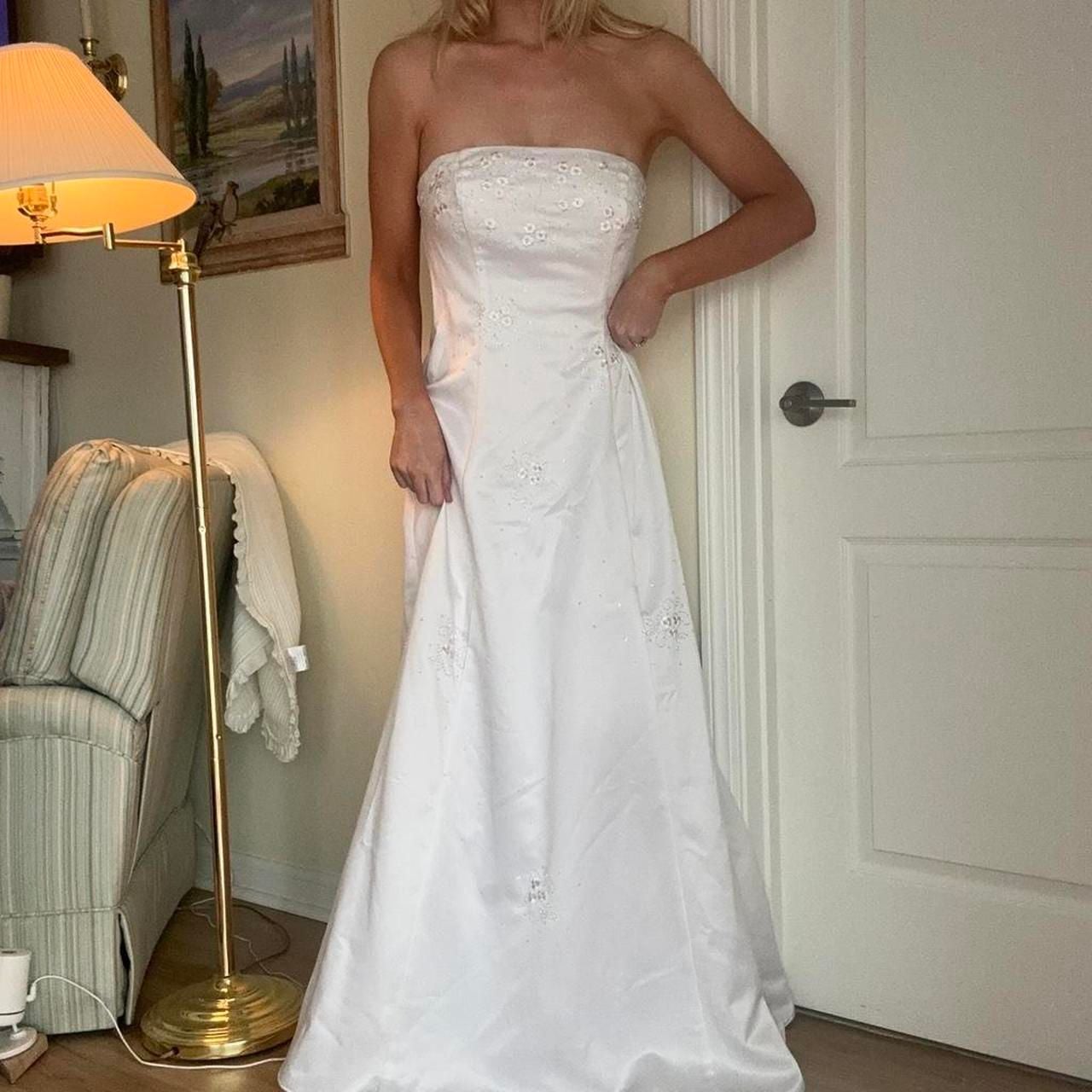 Y2K Vintage White Strapless A-Line Wedding Prom Dress with Floral Embroidery 2
