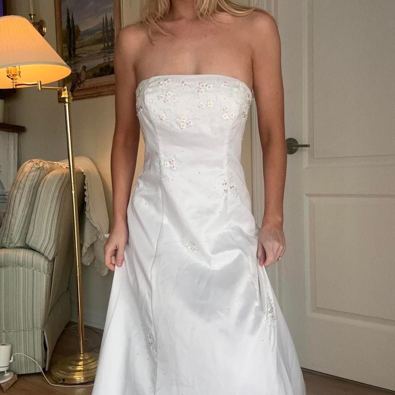 Y2K Vintage White Strapless A-Line Wedding Prom Dress with Floral Embroidery 3