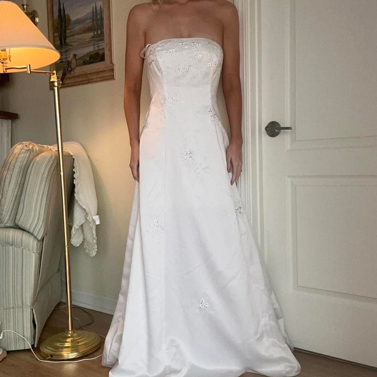 Y2K Vintage White Strapless A-Line Wedding Prom Dress with Floral Embroidery 4