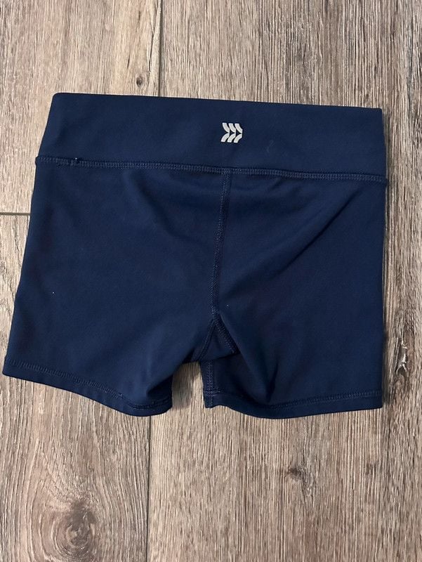 Cute girls pull on shorts 2