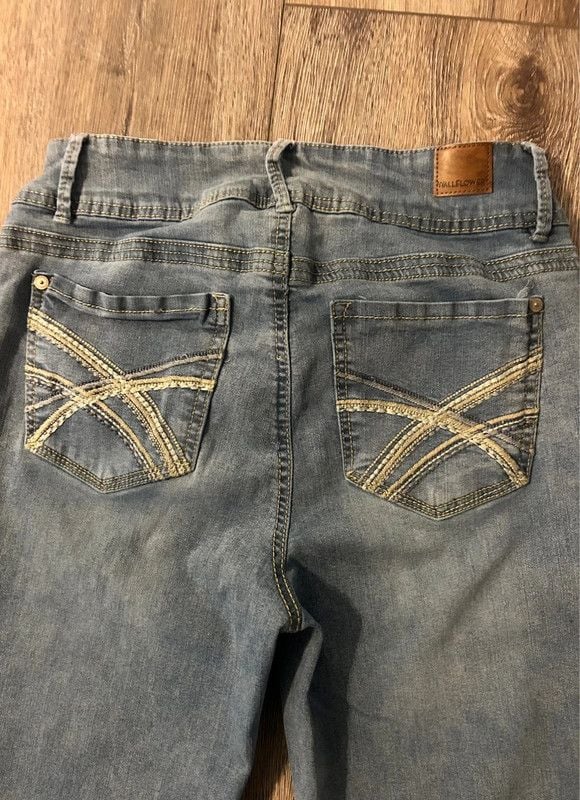 Women’s Wallflower Flare Bottom Jeans 8
